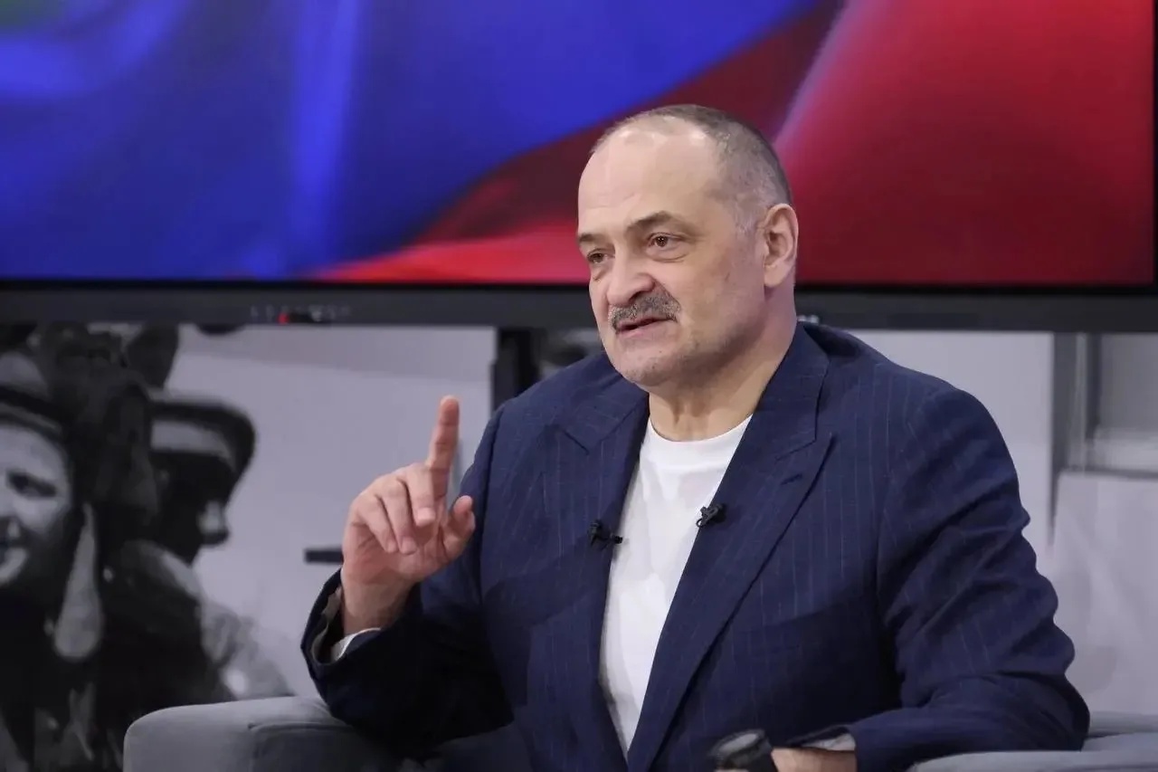 Сергей Меликов на встрече с представителями СМИ, общественности и блогерами напомнил о положенных пострадавшим людям первых выплатах